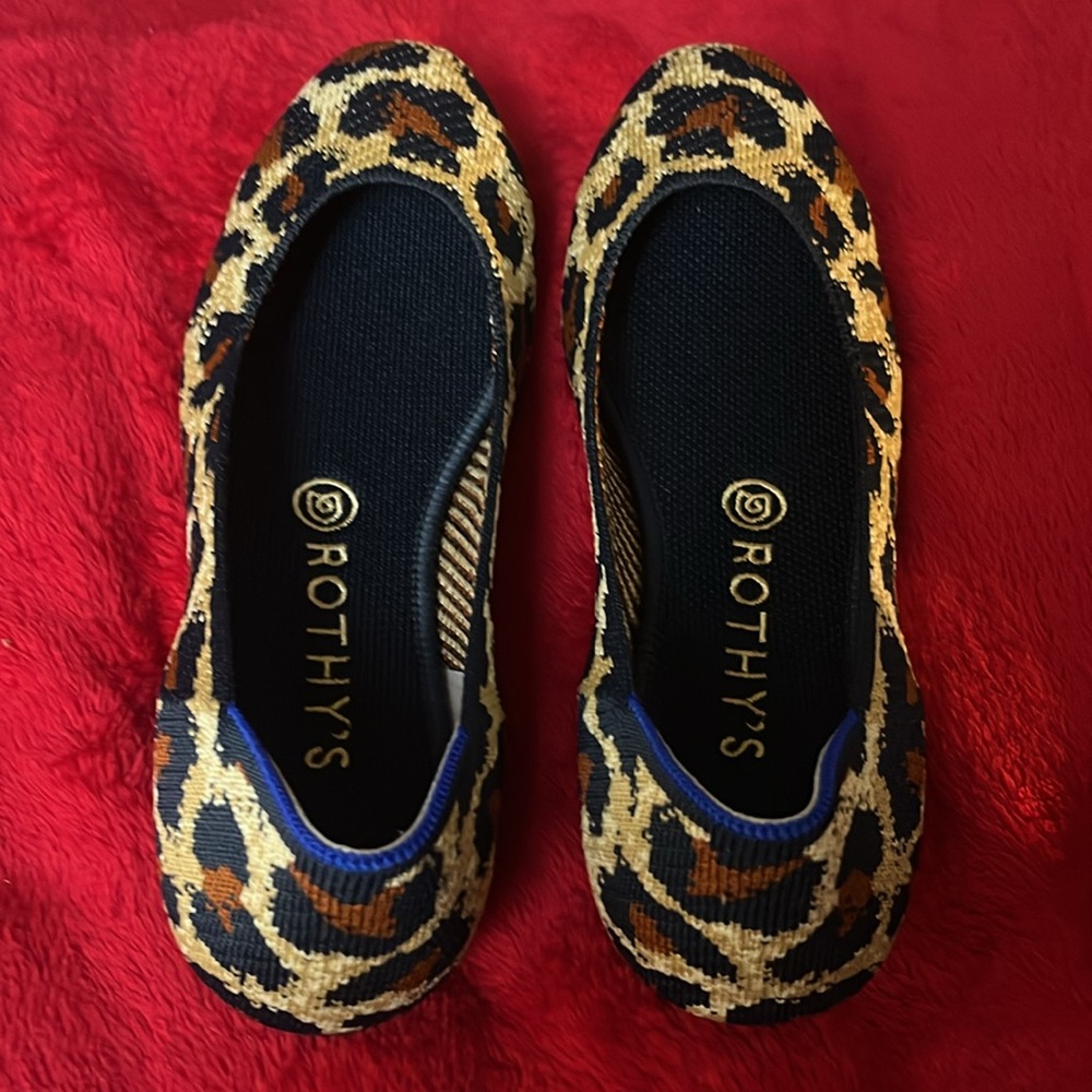 Rothy’s leopard ballet flat. Great condition - Picture 2 of 3